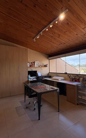 Casa à venda com 203m², 2 quartos e 2 vagas Casa à venda com 203m², 2 quartos e 2 vagasEscritório
