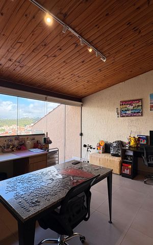 Casa à venda com 203m², 2 quartos e 2 vagas Casa à venda com 203m², 2 quartos e 2 vagasEscritório