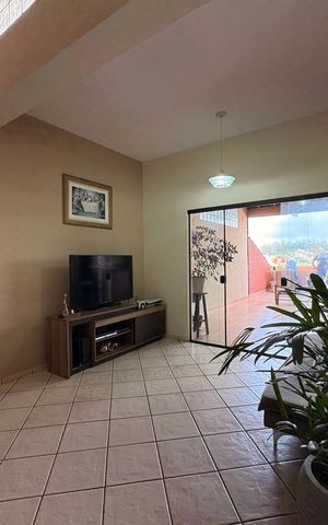 Casa à venda com 203m², 2 quartos e 2 vagas Casa à venda com 203m², 2 quartos e 2 vagasSala