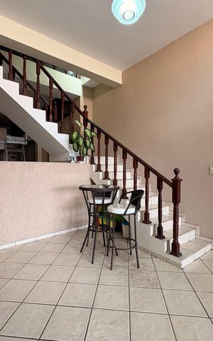 Casa à venda com 203m², 2 quartos e 2 vagas Casa à venda com 203m², 2 quartos e 2 vagasSala
