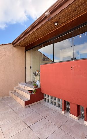 Casa à venda com 203m², 2 quartos e 2 vagas Casa à venda com 203m², 2 quartos e 2 vagasSacada