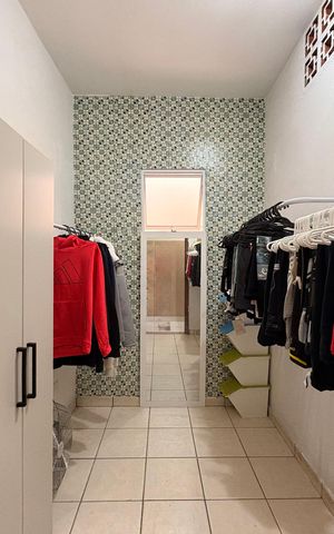 Casa à venda com 203m², 2 quartos e 2 vagas Casa à venda com 203m², 2 quartos e 2 vagasCloset quarto 1