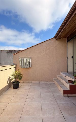 Casa à venda com 203m², 2 quartos e 2 vagas Casa à venda com 203m², 2 quartos e 2 vagasSacada