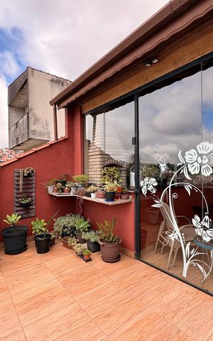 Casa à venda com 203m², 2 quartos e 2 vagas Casa à venda com 203m², 2 quartos e 2 vagasVaranda