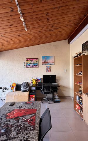 Casa à venda com 203m², 2 quartos e 2 vagas Casa à venda com 203m², 2 quartos e 2 vagasEscritório