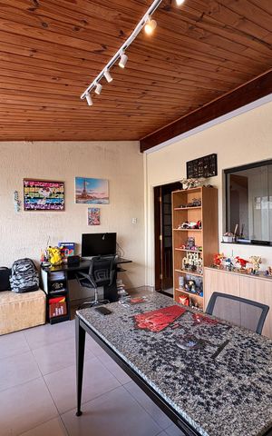 Casa à venda com 203m², 2 quartos e 2 vagas Casa à venda com 203m², 2 quartos e 2 vagasEscritório