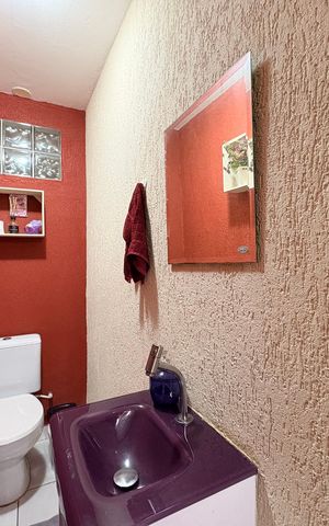 Casa à venda com 203m², 2 quartos e 2 vagas Casa à venda com 203m², 2 quartos e 2 vagasLavabo