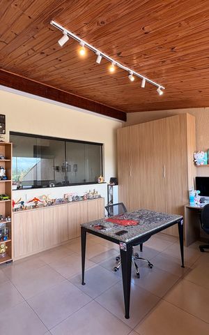 Casa à venda com 203m², 2 quartos e 2 vagas Casa à venda com 203m², 2 quartos e 2 vagasEscritório