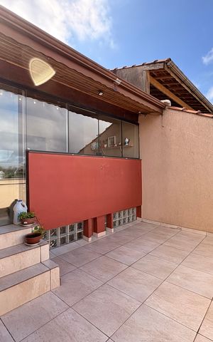 Casa à venda com 203m², 2 quartos e 2 vagas Casa à venda com 203m², 2 quartos e 2 vagasSacada