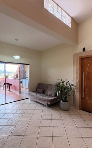 Casa à venda com 203m², 2 quartos e 2 vagas Casa à venda com 203m², 2 quartos e 2 vagasSala