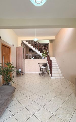Casa à venda com 203m², 2 quartos e 2 vagas Casa à venda com 203m², 2 quartos e 2 vagasSala