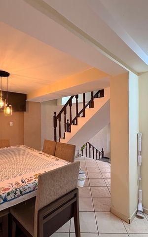 Casa à venda com 203m², 2 quartos e 2 vagas Casa à venda com 203m², 2 quartos e 2 vagasSala de Jantar