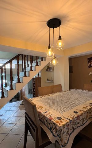 Casa à venda com 203m², 2 quartos e 2 vagas Casa à venda com 203m², 2 quartos e 2 vagasSala de Jantar