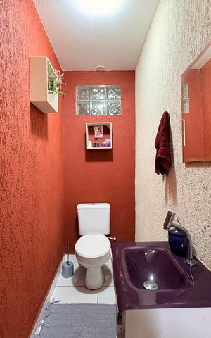 Casa à venda com 203m², 2 quartos e 2 vagas Casa à venda com 203m², 2 quartos e 2 vagasLavabo
