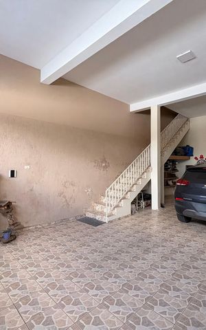 Casa à venda com 203m², 2 quartos e 2 vagas Casa à venda com 203m², 2 quartos e 2 vagasGaragem