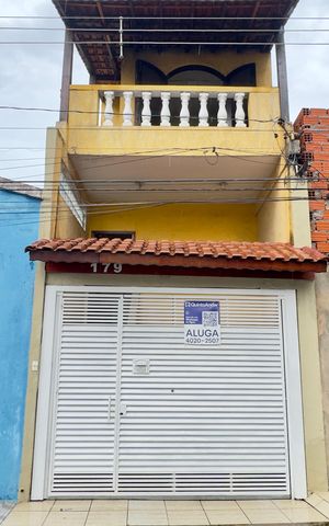 Casa para alugar com 180m², 3 quartos e 3 vagas Casa para alugar com 180m², 3 quartos e 3 vagasPlaca instalada na fachada do imóvel