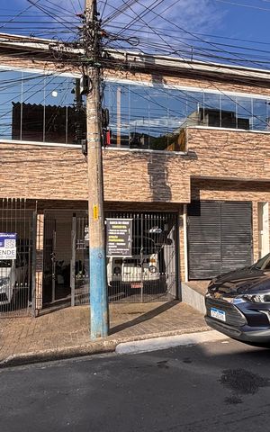 Casa à venda com 378m², 5 quartos e 3 vagasFachada