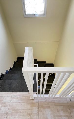 Casa à venda com 164m², 3 quartos e 3 vagasEscada