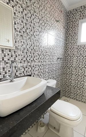 Casa à venda com 164m², 3 quartos e 3 vagasBanheiro 1