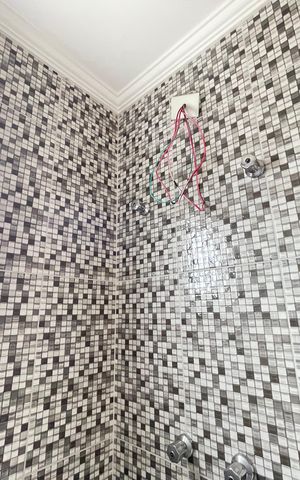 Casa à venda com 164m², 3 quartos e 3 vagasBanheiro 2