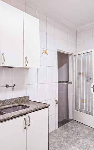 Casa à venda com 608m², 4 quartos e 3 vagas Casa à venda com 608m², 4 quartos e 3 vagasCozinha