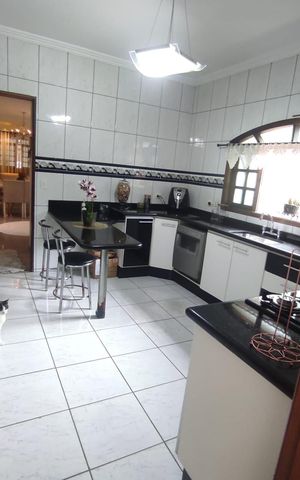 Casa à venda com 250m², 3 quartos e 2 vagasCozinha