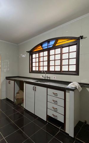 Casa à venda com 184m², 3 quartos e 2 vagas Casa à venda com 184m², 3 quartos e 2 vagasCozinha