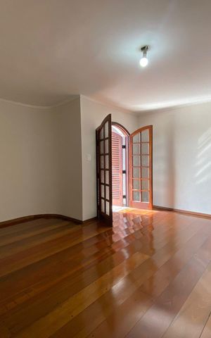 Casa à venda com 184m², 3 quartos e 2 vagas Casa à venda com 184m², 3 quartos e 2 vagasQuarto