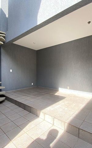 Casa à venda com 184m², 3 quartos e 2 vagas Casa à venda com 184m², 3 quartos e 2 vagasÁrea externa