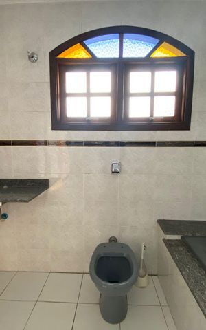 Casa à venda com 184m², 3 quartos e 2 vagas Casa à venda com 184m², 3 quartos e 2 vagasBanheiro