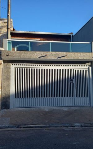 Casa à venda com 184m², 3 quartos e 2 vagas Casa à venda com 184m², 3 quartos e 2 vagasFachada