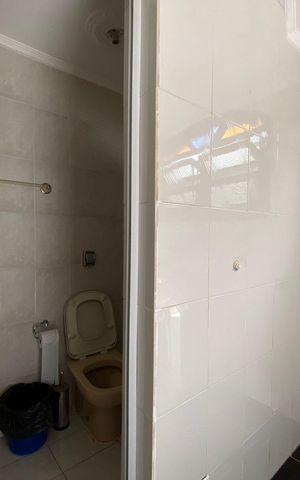 Casa à venda com 184m², 3 quartos e 2 vagas Casa à venda com 184m², 3 quartos e 2 vagasBanheiro