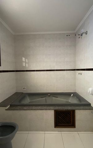 Casa à venda com 184m², 3 quartos e 2 vagas Casa à venda com 184m², 3 quartos e 2 vagasBanheiro