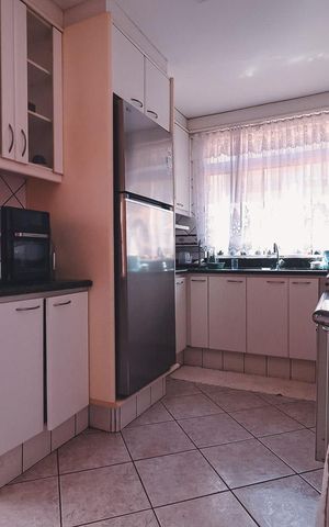 Casa para alugar com 280m², 4 quartos e 4 vagas