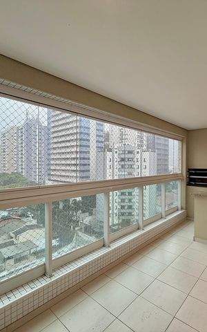 Apartamento para alugar com 126m², 3 quartos e 3 vagas Apartamento para alugar com 126m², 3 quartos e 3 vagasVaranda