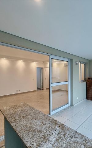 Apartamento para alugar com 126m², 3 quartos e 3 vagas Apartamento para alugar com 126m², 3 quartos e 3 vagasVaranda