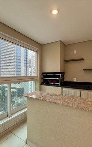 Apartamento para alugar com 126m², 3 quartos e 3 vagas Apartamento para alugar com 126m², 3 quartos e 3 vagasVaranda