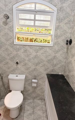 Casa para alugar com 200m², 4 quartos e 3 vagasBanheiro 1