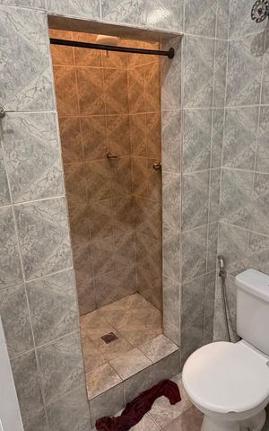 Casa para alugar com 200m², 4 quartos e 3 vagasBanheiro 1