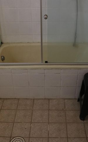 Casa para alugar com 255m², 4 quartos e 2 vagasBanheiro 2