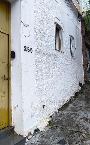 Casa para alugar com 233m², 2 quartos e sem vaga