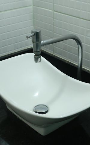 Apartamento para alugar com 65m², 2 quartos e 1 vagaBanheiro - torneira