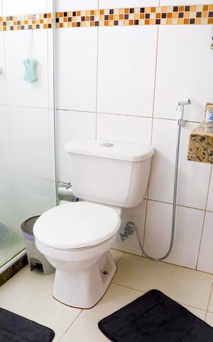 Casa para alugar com 180m², 2 quartos e 2 vagas Casa para alugar com 180m², 2 quartos e 2 vagasBanheiro