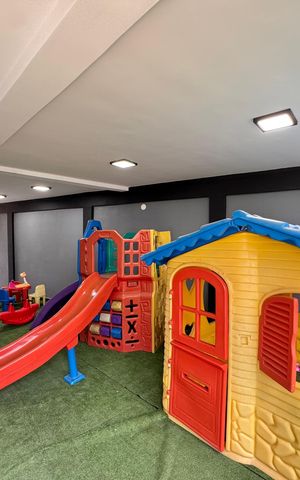 Casa de condomínio à venda com 480m², 6 quartos e 2 vagas Casa de condomínio à venda com 480m², 6 quartos e 2 vagasÁrea externa