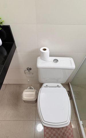 Casa de condomínio à venda com 480m², 6 quartos e 2 vagas Casa de condomínio à venda com 480m², 6 quartos e 2 vagasSuíte 5 - Banheiro