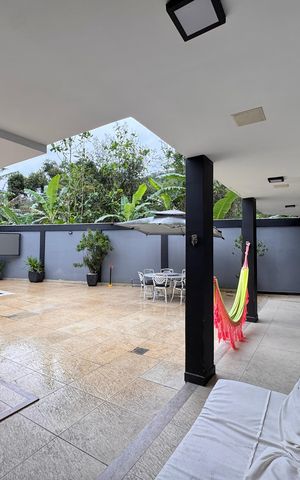 Casa de condomínio à venda com 480m², 6 quartos e 2 vagas Casa de condomínio à venda com 480m², 6 quartos e 2 vagasÁrea externa