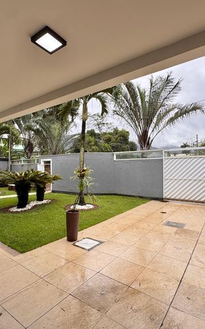 Casa de condomínio à venda com 480m², 6 quartos e 2 vagas Casa de condomínio à venda com 480m², 6 quartos e 2 vagasVista externa