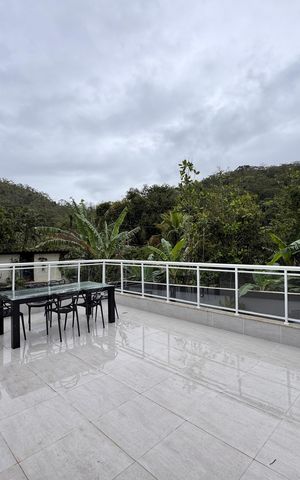 Casa de condomínio à venda com 480m², 6 quartos e 2 vagas Casa de condomínio à venda com 480m², 6 quartos e 2 vagasSuíte 2 - Varanda