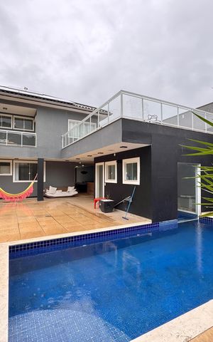 Casa de condomínio à venda com 480m², 6 quartos e 2 vagas Casa de condomínio à venda com 480m², 6 quartos e 2 vagasÁrea externa