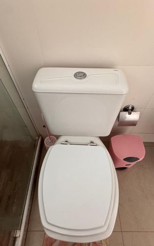 Casa de condomínio à venda com 480m², 6 quartos e 2 vagas Casa de condomínio à venda com 480m², 6 quartos e 2 vagasBanheiro Social